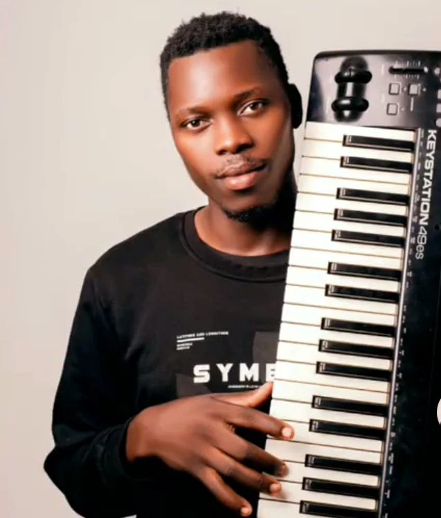  by Lexmore On The Beat