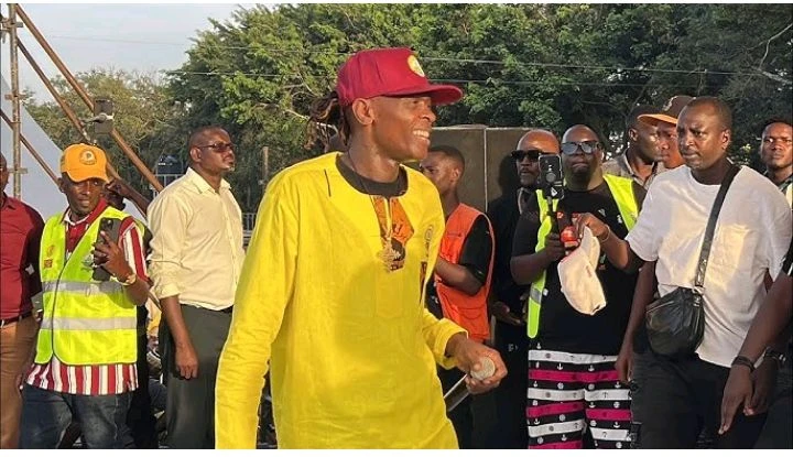 Museveni featuring Weasel